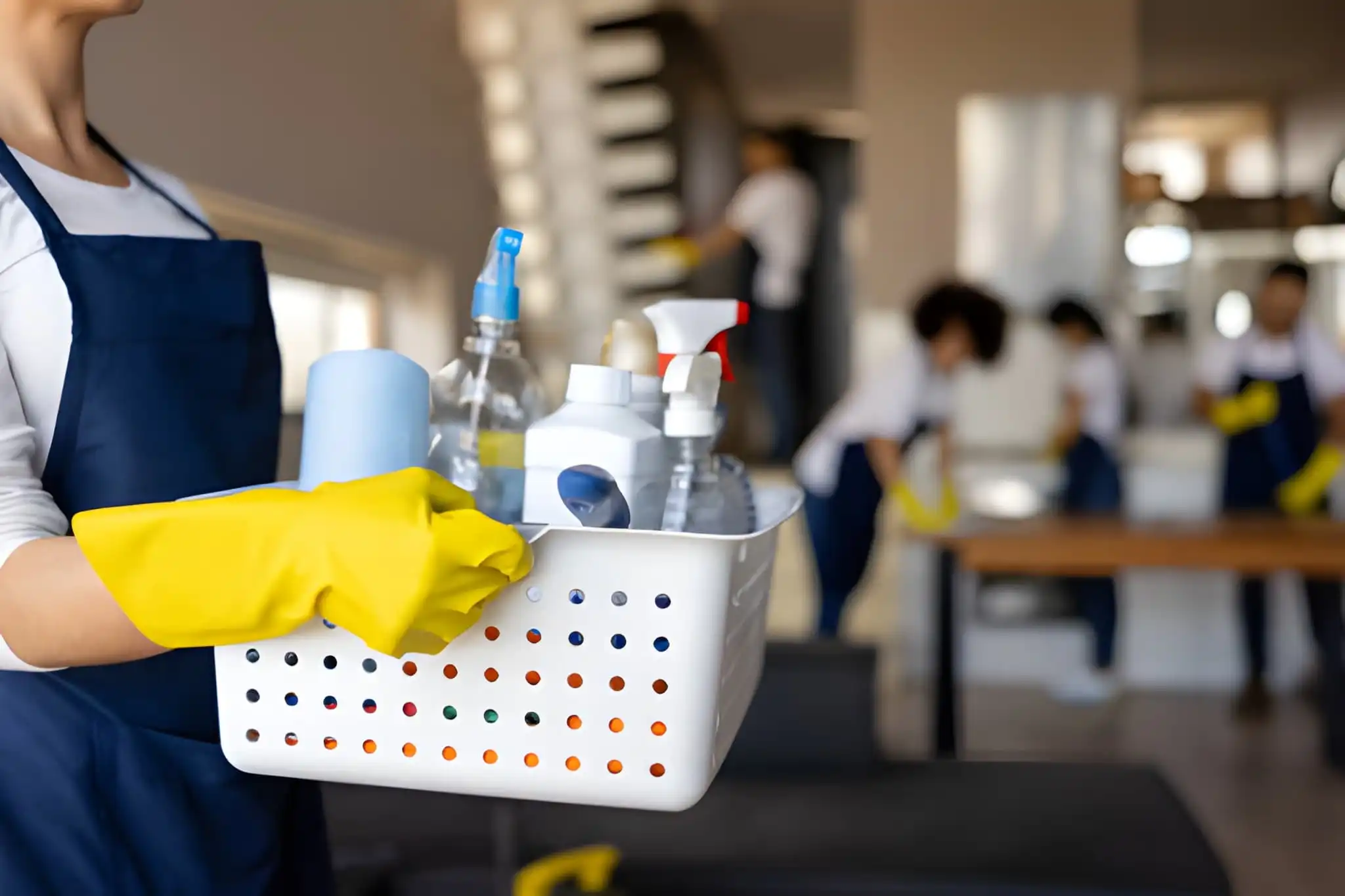 أدوات ومستلزمات تنظيف احترافية جاهزة لخدمة المنازل والمنشآت